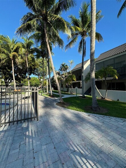 Building Photo - 7921 SW 104th St
