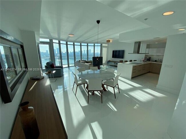 Building Photo - 17301 Biscayne Blvd