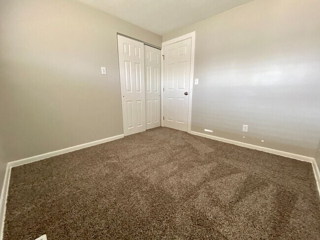 Building Photo - 301 Ives Ln