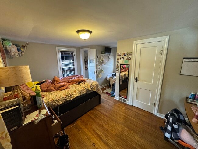 Building Photo - 526 S Mitchell St