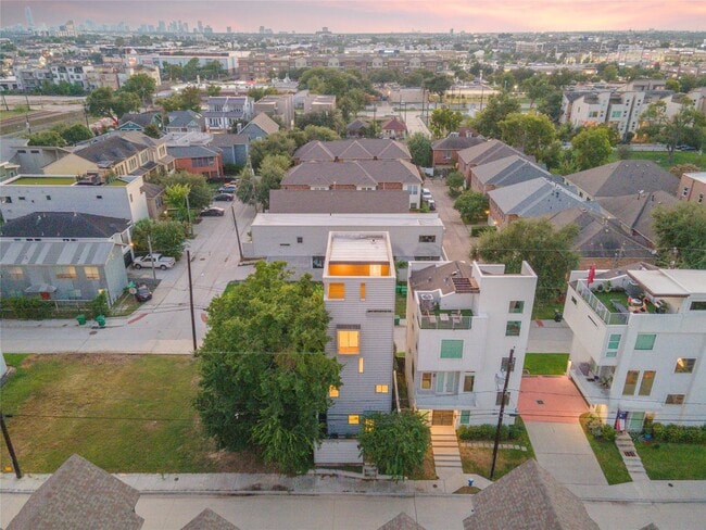 Building Photo - 1315 Lakin St