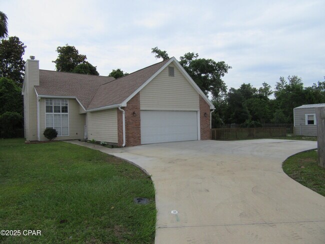 Primary Photo - 801 Plantation Way
