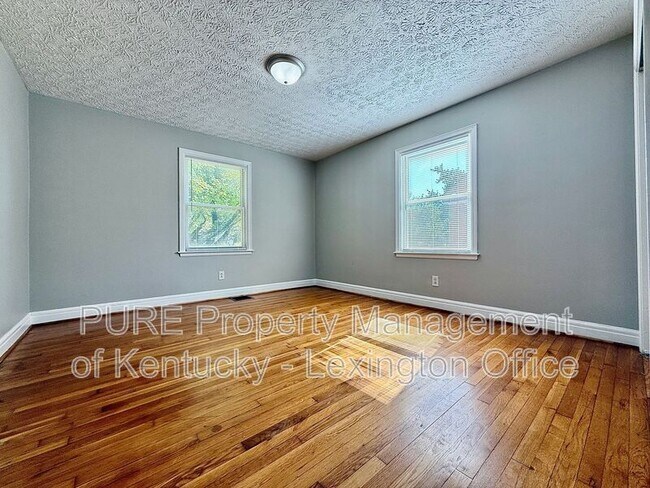 Building Photo - 829 Darley Dr