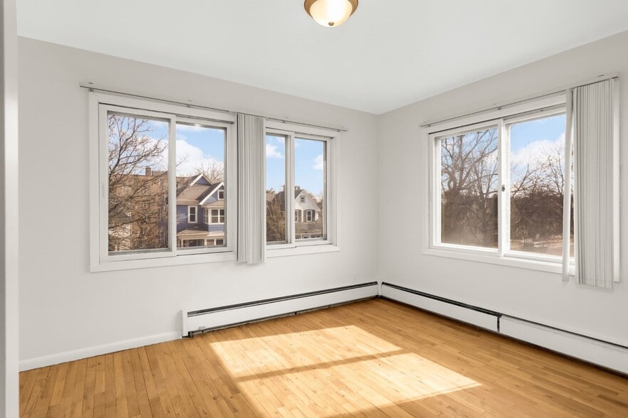 Building Photo - 3308 Girard Ave S