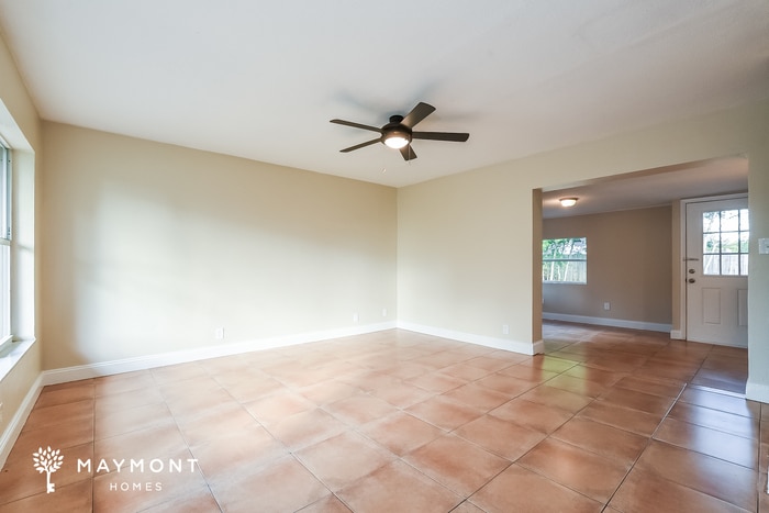 Building Photo - 518 Elm Dr