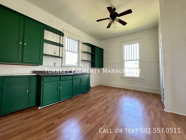 Building Photo - 502 S Florida St