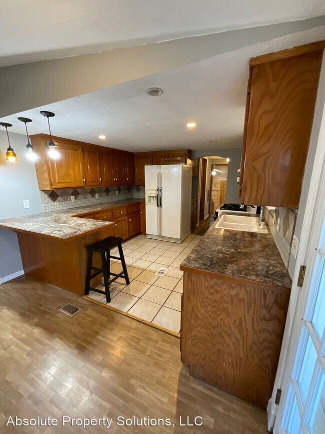 Building Photo - 3 br, 2 bath House - 6993 N Farm Rd 69