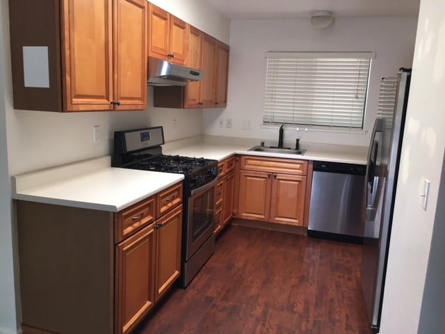 Kitchen Stove - 386 Arbor Ave