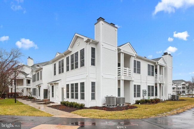 Building Photo - 11112 Cornerstone Dr