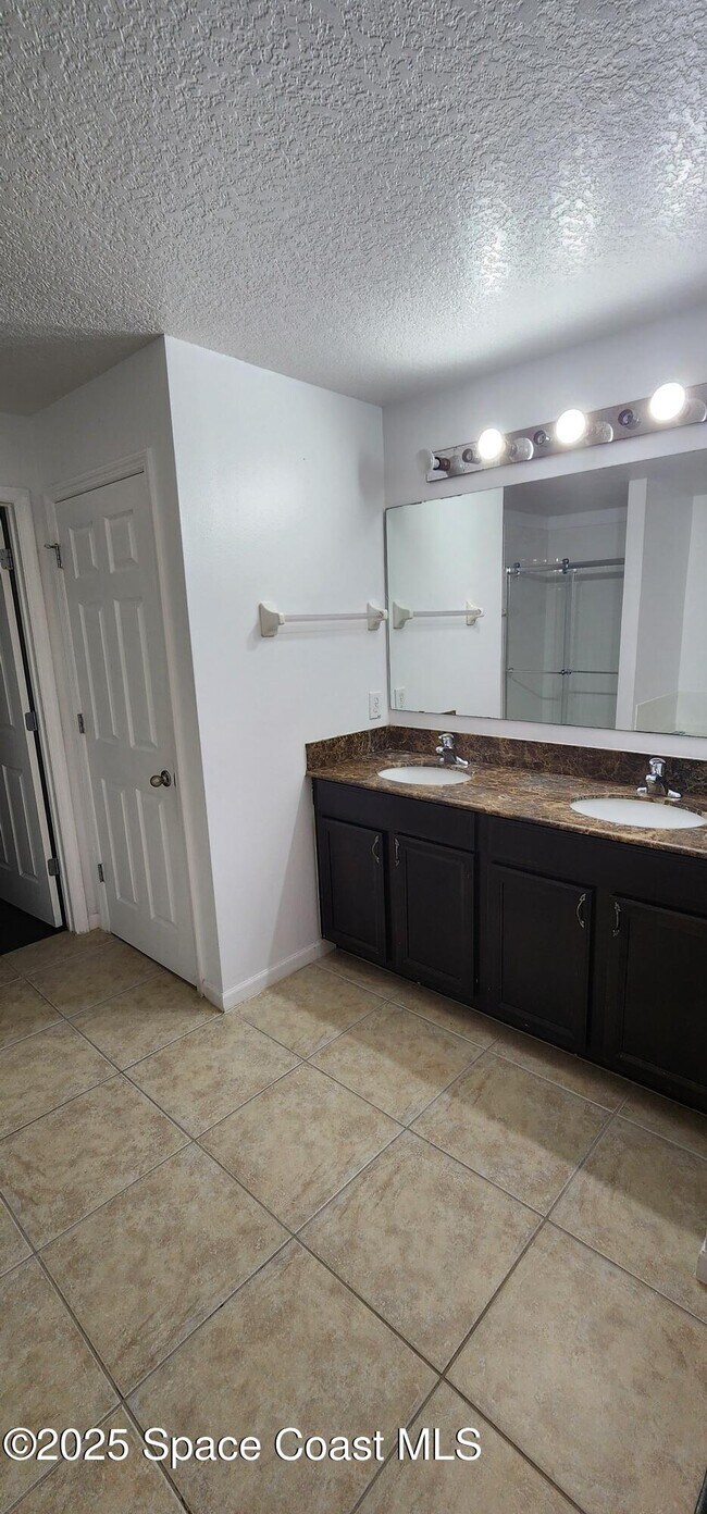Building Photo - 3520 Aria Dr