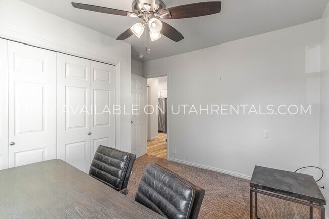 Building Photo - 976 Briar Ave