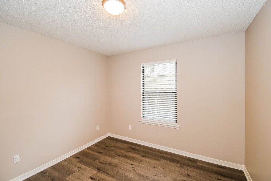 Building Photo - 3667 Lumberjack Cir N