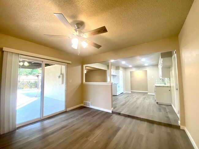 Building Photo - $1,895 Peach & Mckinley, 3 Bedroom - E. Ho...