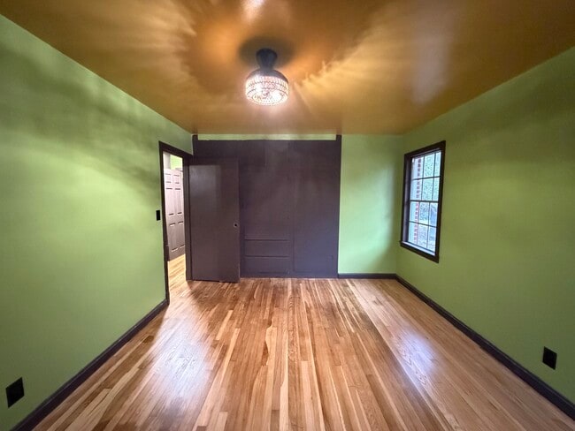 Building Photo - 2704 44th Ave