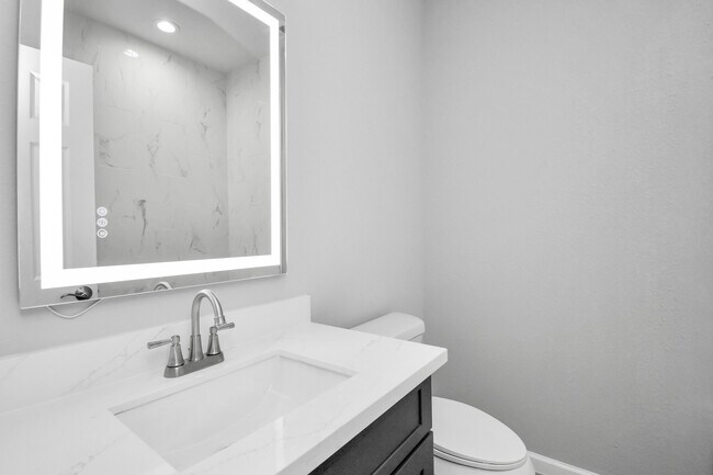 Building Photo - 5941 Southlea St