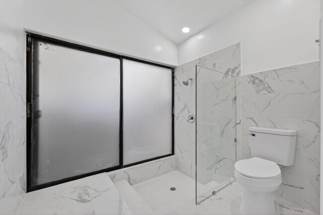 Building Photo - 10765 NW 9th Ct