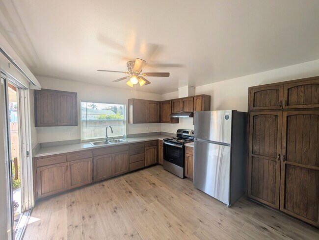 Building Photo - Corner Lot Home in Escondido!