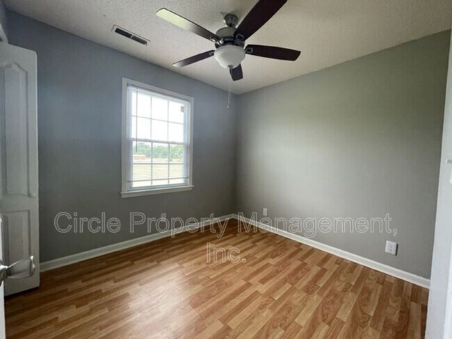 Building Photo - 111 Claybill Dr