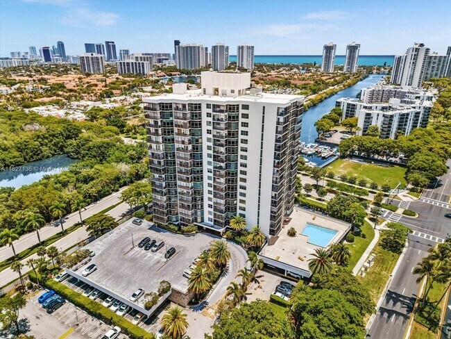 Building Photo - 3375 N Country Club Dr