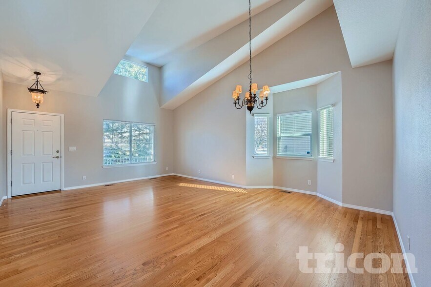 Building Photo - 1220 Sunset Way