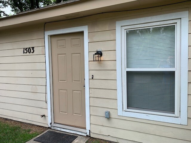 Building Photo - 1503 Hickory St