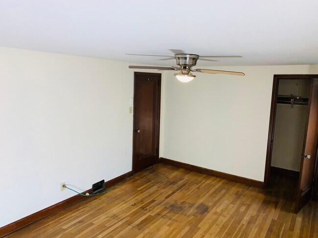 Building Photo - 1015 Willow Dr