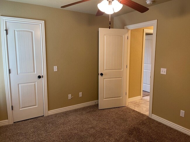 Building Photo - 405 Cherry St