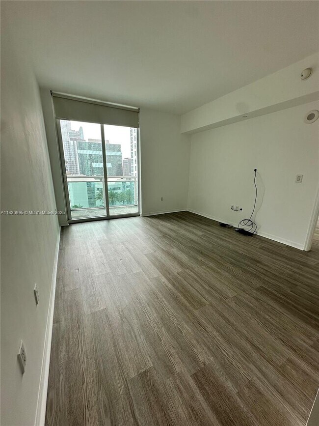 Building Photo - 950 Brickell Bay Dr