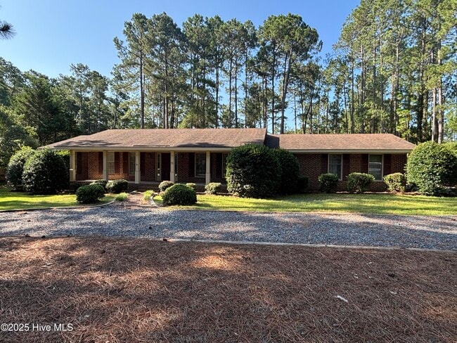 Primary Photo - 21 Bobolink Rd