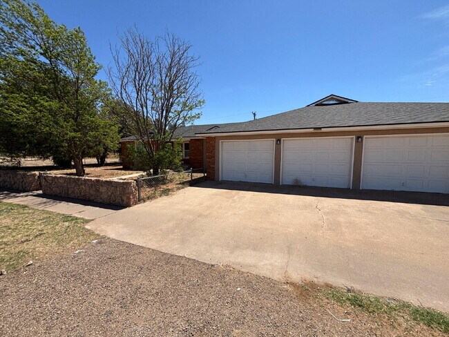 Building Photo - 1848 Houston St