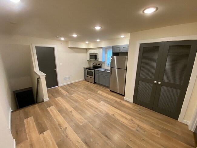 Building Photo - 6331 W Girard Ave