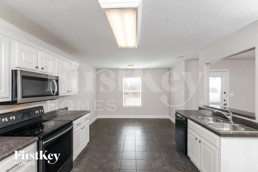 Building Photo - 5858 Blonde Canyon