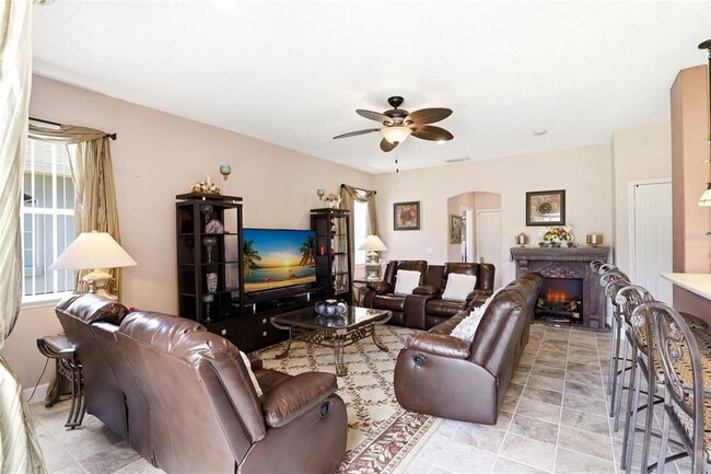 Building Photo - 824 Lake Biscayne Way