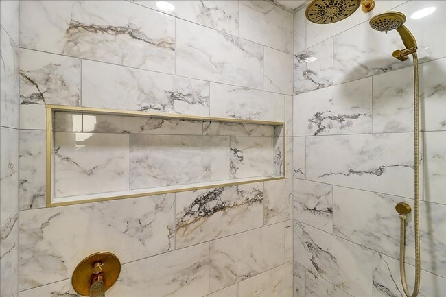 Building Photo - 5530 Tahoe Cir