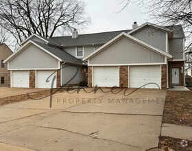 Building Photo - 3536 NE Independence Ave