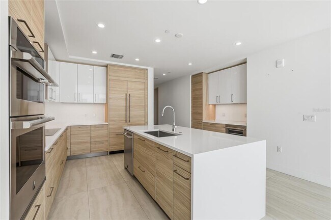 Building Photo - 301 1st St S