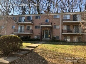 Building Photo - 10618 Kenilworth Ave