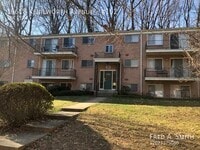 Building Photo - 10618 Kenilworth Ave