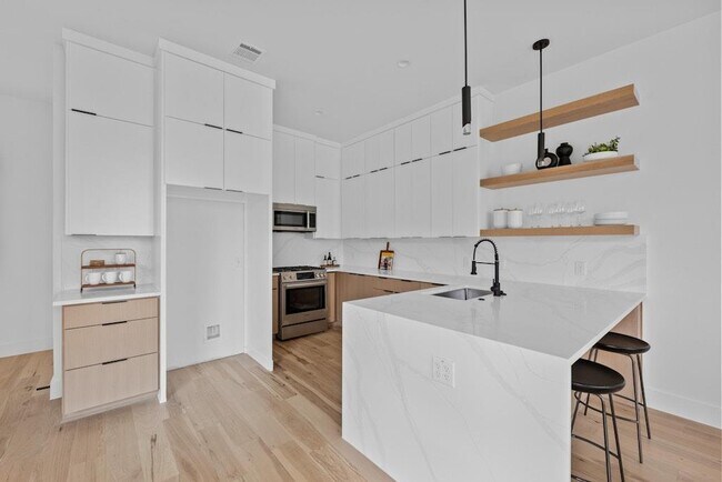 Building Photo - 1409 Valleyridge Dr