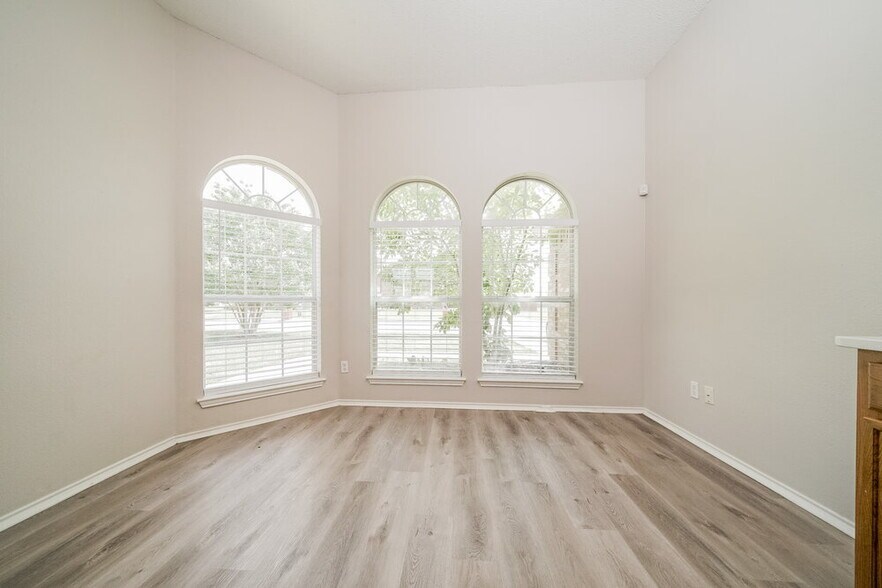 Building Photo - 1705 Green Terrace Dr