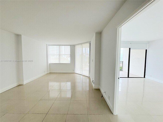 Building Photo - 1865 Brickell Ave