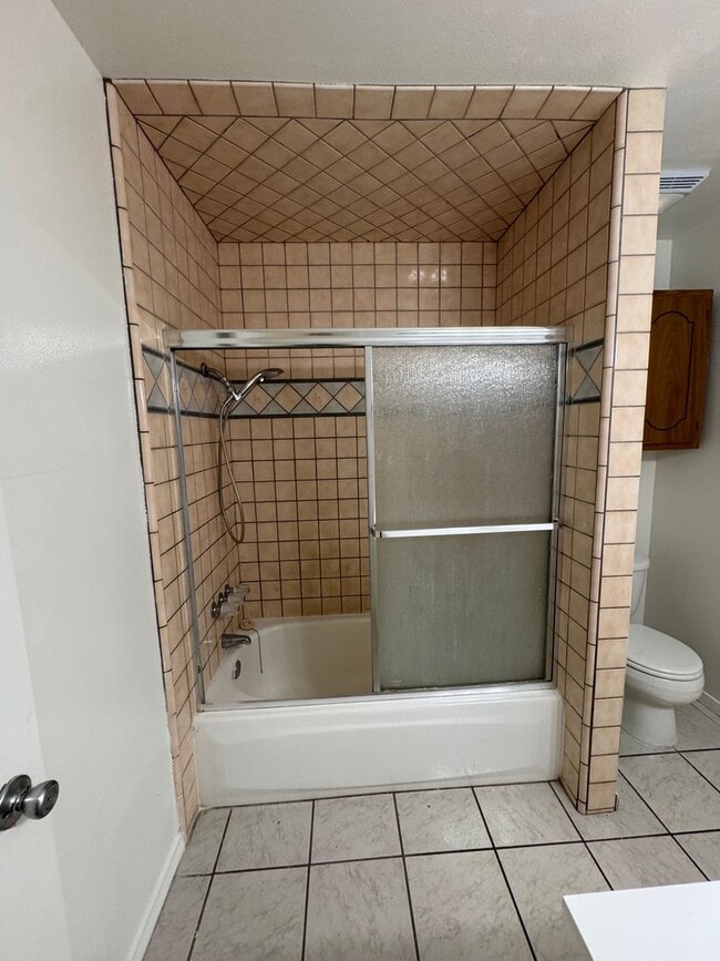 Building Photo - Orchard Lane Condo for Rent near the 101 F...