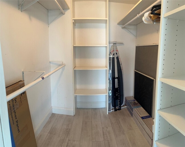 Building Photo - 3100 NE 49th St