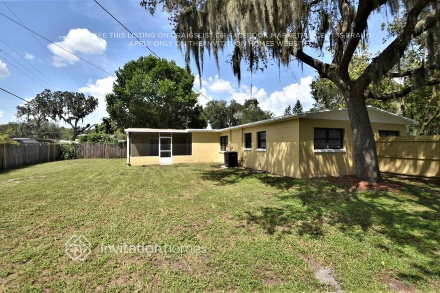 Building Photo - 8008 Pine Hill Dr