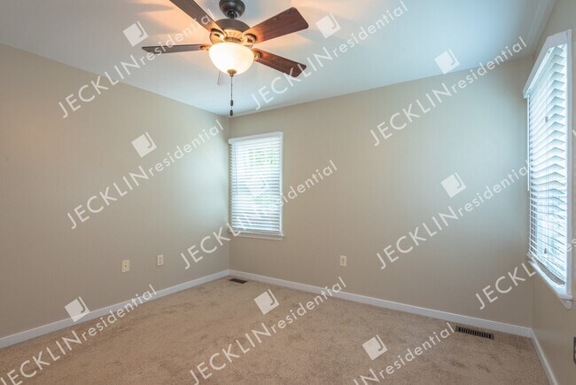 Building Photo - 2329 Horsley Dr