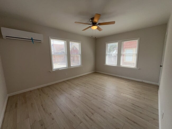 Building Photo - 1006 Studewood St