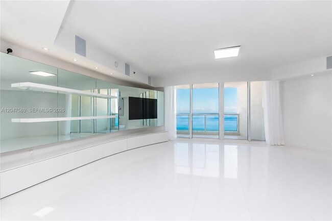 Building Photo - 17201 Collins Ave
