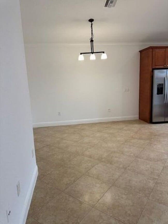 Building Photo - 3201 John's Pl