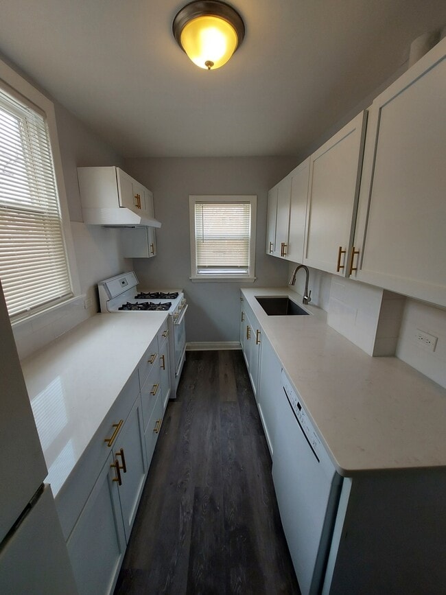 Building Photo - 1009 Garnett Pl