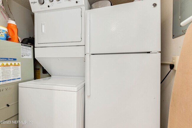 Building Photo - 630 Summer Pl